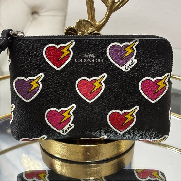 Coach Women’s Small Corner Zip Wristlet Heart Bolt Print Black Multi - Picture 2 of 11